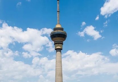 探秘世界著名電視塔：云端之上的城市地標